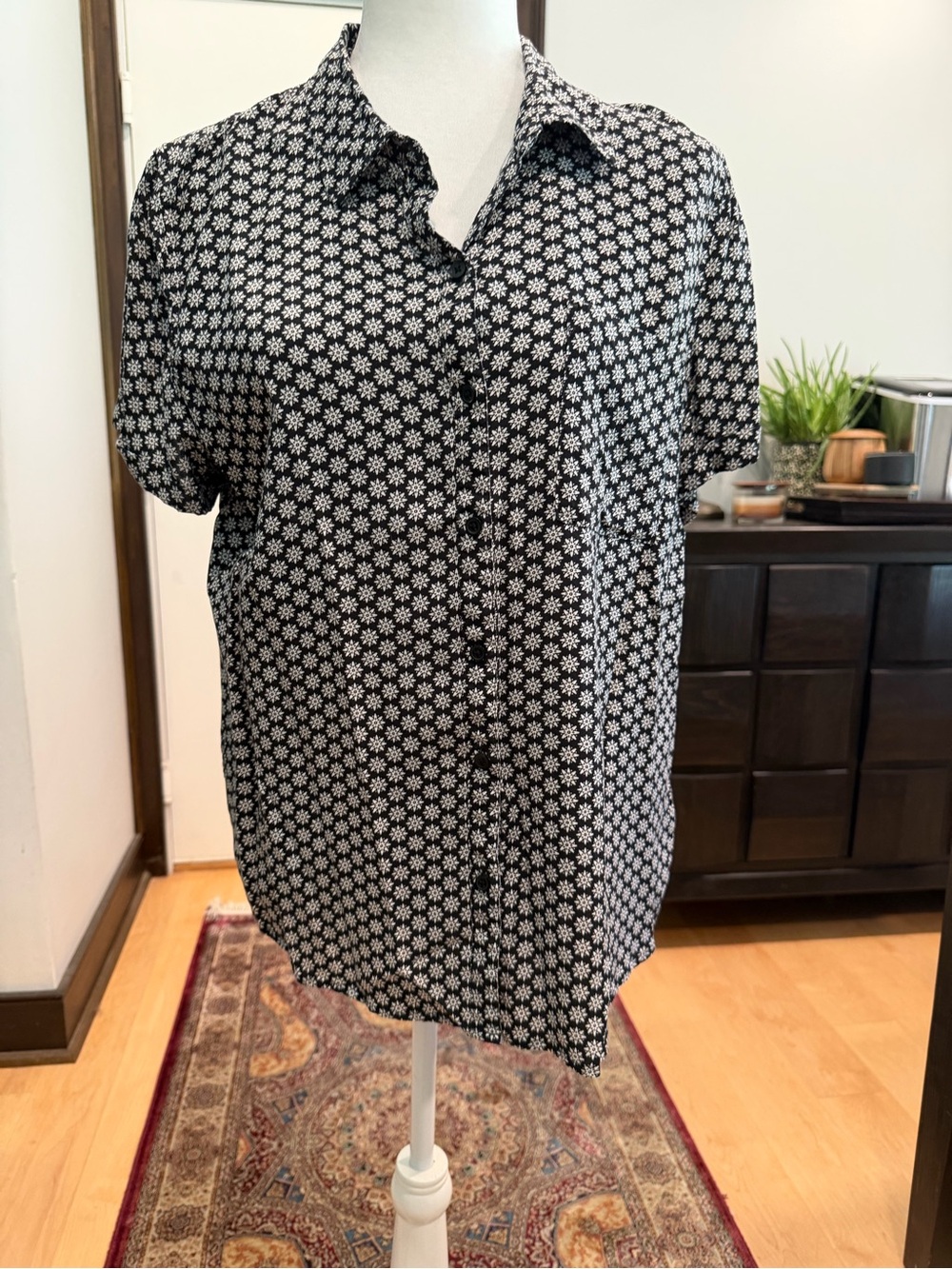croft & barrow Black Button-Up Shirt with White Floral Print